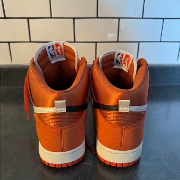 Nike Dunk High Retro Premium NBA x WNBA Mantra Orange Size 14 - Picture 4 of 6